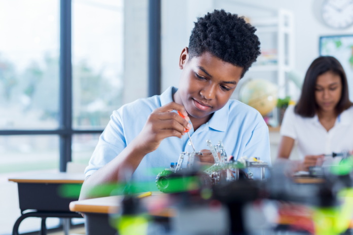 Revolutionizing Learning with Robots: A Simple Guide to STEM Education